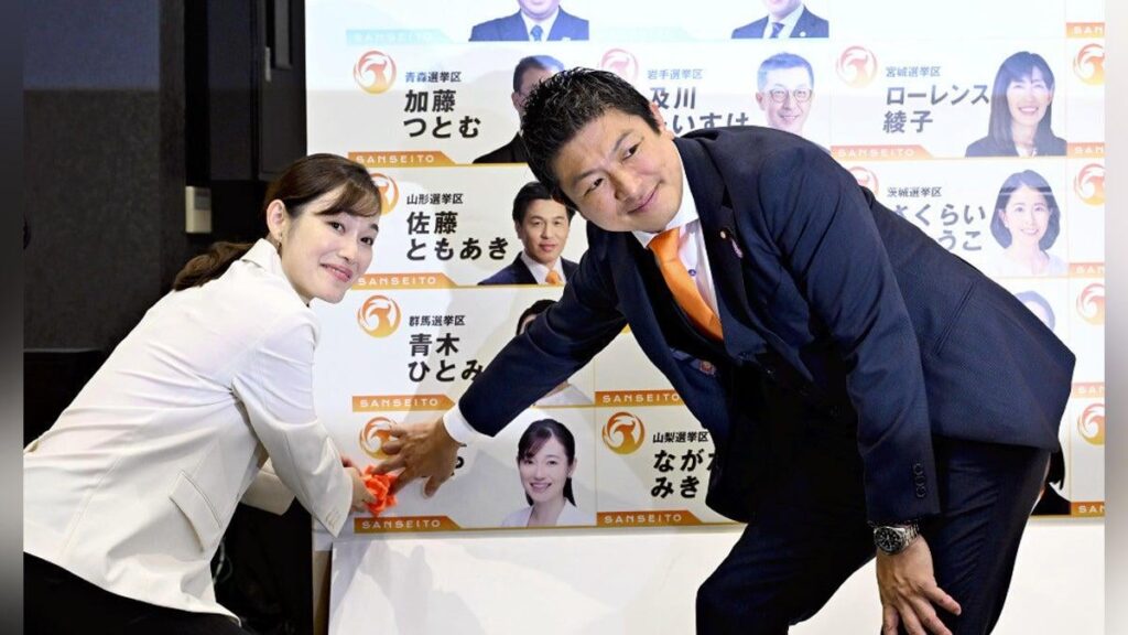 Saya aus dem Sanseeito, der im Wahlbezirk Tokyo gewählt wurde, sagt: „Wir brauchen Politik, die das Japaner schätzt.“ Saya aus dem Sanseeito, der im Wahlbezirk Tokyo gewählt wurde, sagt: "Wir brauchen Politik, die das Japaner schätzt."