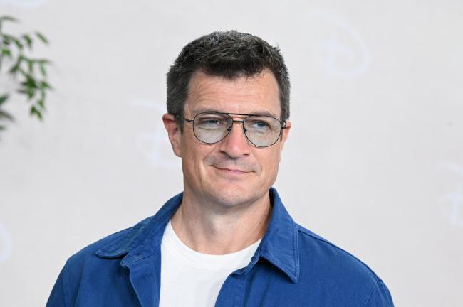 Wie "Superman" -Star Nathan Fillion seinen "Ruck" Superhelden um unerwartete "Golden Girls" Inspiration baute