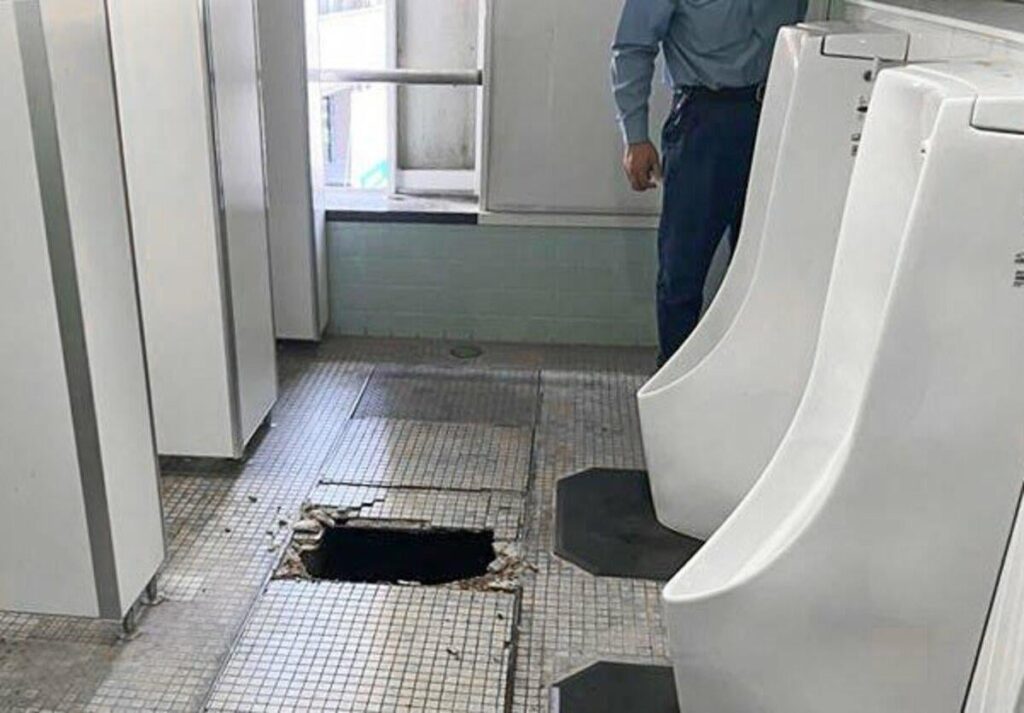 Mann, 67, verletzt, als Toilettenboden am Bahnhof in Kagawa nachgibt