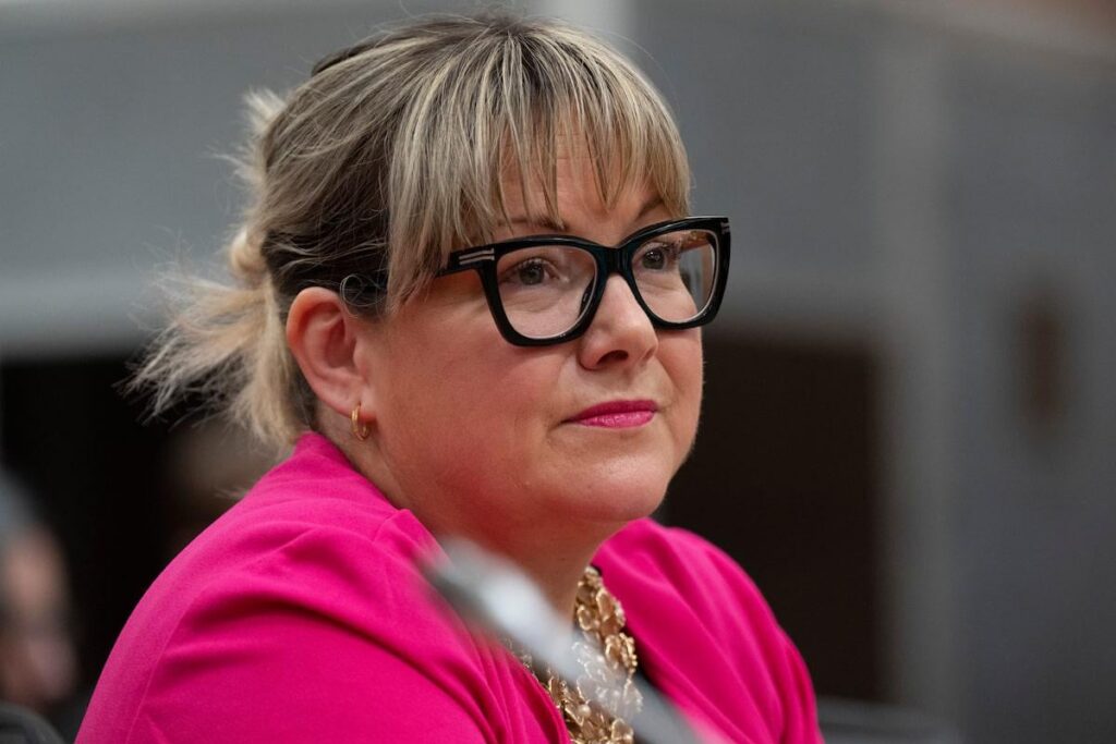 Poilievre -Berater Jenni Byrne bleibt auf, bestätigen Konservative unter Spekulationen von OUSTER