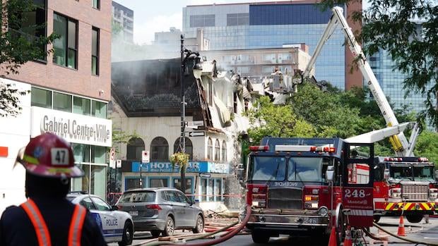 Feuer zerstört das 140-jährige Gebäude in der Innenstadt von Montreal