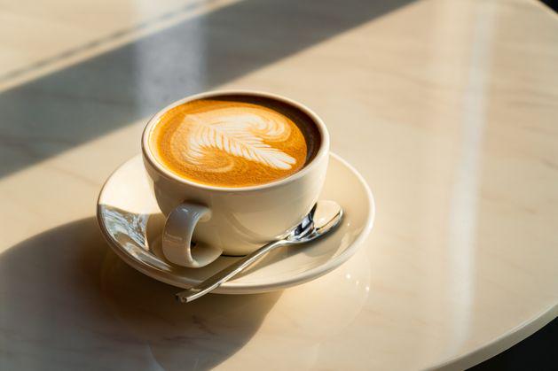 Der 5 -€ -Latte kann nicht weit entfernt sein: Hedgefonds und Eistegetränke verändern sich im Kaffeemarkt