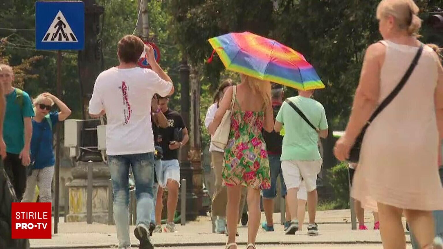 Rumänien schmilzt unter einer „Hitzekuppel“. Der Samstag wird der heißeste Sommertag mit 43 Grad im Schatten erwartet Rumänien schmilzt unter einer "Hitzekuppel". Der Samstag wird der heißeste Sommertag mit 43 Grad im Schatten erwartet