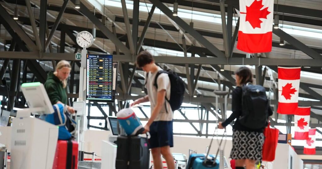 Kanadier vermeiden uns weiterhin, diesen Sommer zugunsten des Urlaubs im Inland zu reisen