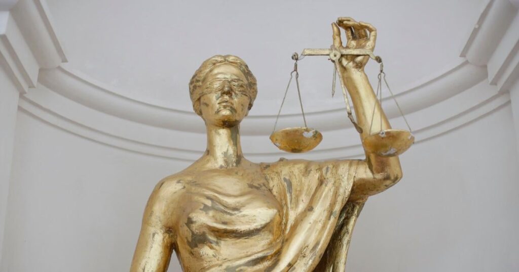 Bericht der Europäischen Kommission. Wie ist Rumänien, wenn es um Rechtsstaatlichkeit geht? Das Justizministerium sieht nur die positiven Parteien Bericht der Europäischen Kommission. Wie ist Rumänien, wenn es um Rechtsstaatlichkeit geht? Das Justizministerium sieht nur die positiven Parteien
