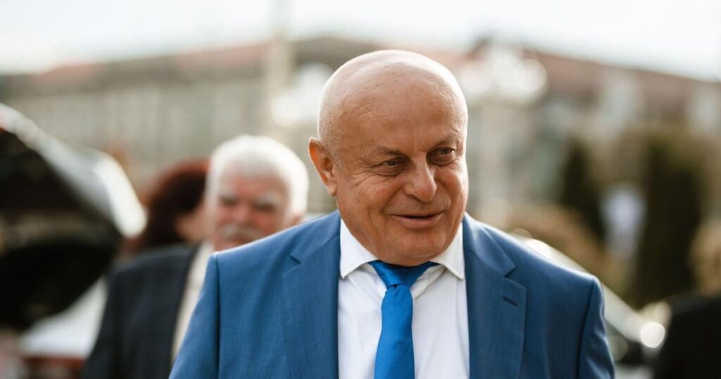 Der Direktor von Romsilva, der 100.000 Euro Ruhestandsprämie übernahm, verklagt den Direktor. Teodor Gypsy will Zinsschäden