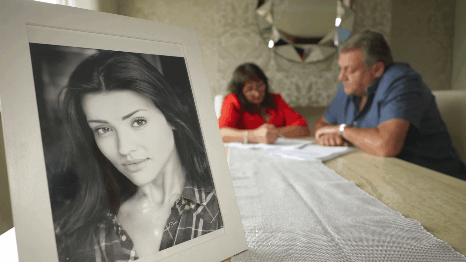 Familie der Frau, die nach Fehldiagnose durch "Ersatzarzt" gestorben ist