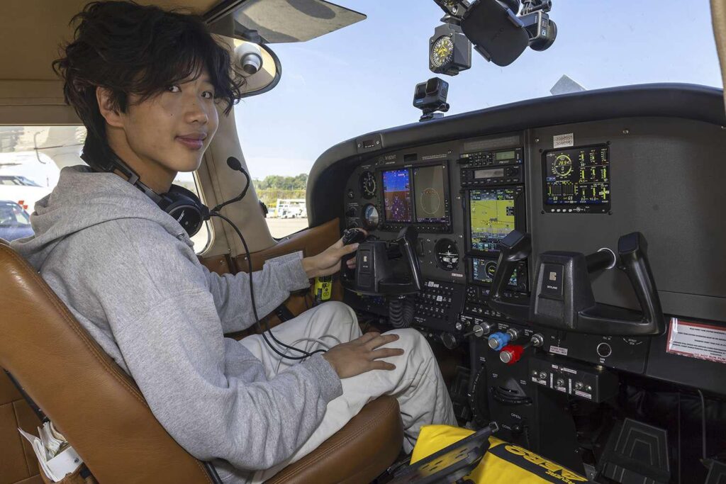 Der 19-jährige Influencer, der in der Antarktis inhaftiert ist, während er versuchte, historischen Solo-Flug auf alle 7 Kontinente zu machen