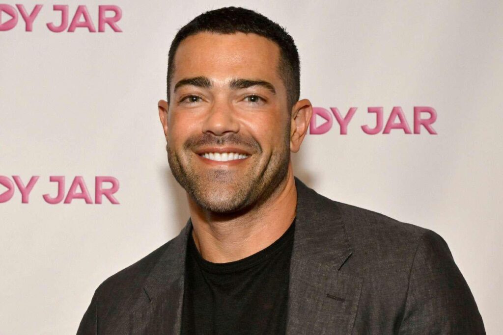 Jesse Metcalfe wurde von Vampire Diaries abgewandt, nachdem ihm gesagt wurde, dass sein Gesicht "zu nett" sei, um einen Vampir zu spielen