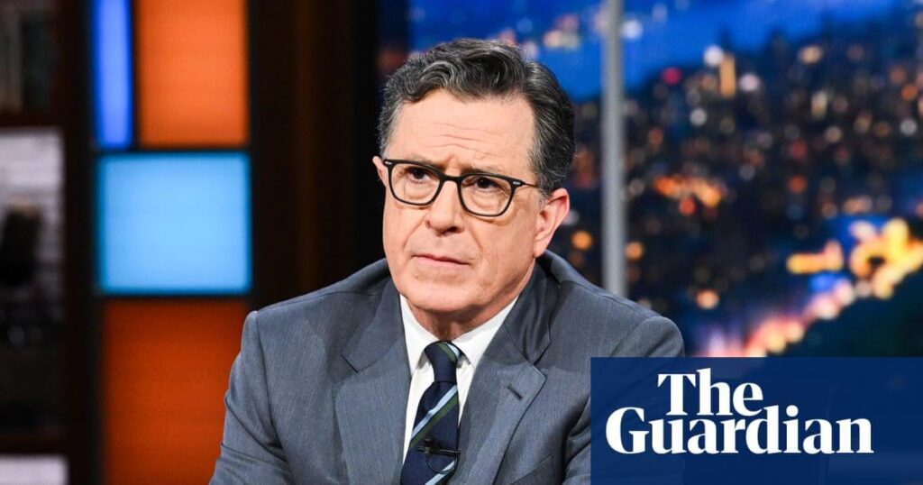 Stephen Colbert erklärt "Handschuhe sind abgeschaltet", da der abgesagte Late -Show -Moderator auf Trump zielt