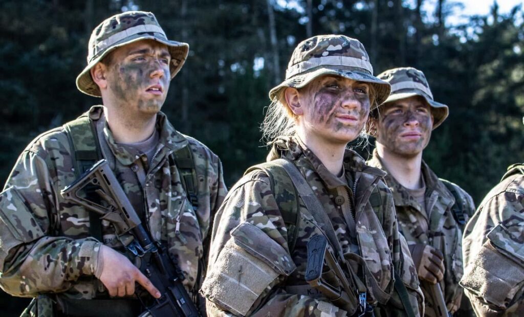 Jetzt ist der Militärdienst voll und ganz gleich