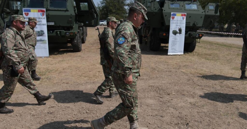 Ionuț Moșteanu kündigt 4 Monate lang den freiwilligen Militärdienst an. „Umsonst bestimmen wir, wenn er in 10-15 Jahren niemanden hat, der die Taste drückt“ Ionuț Moșteanu kündigt 4 Monate lang den freiwilligen Militärdienst an. "Umsonst bestimmen wir, wenn er in 10-15 Jahren niemanden hat, der die Taste drückt"