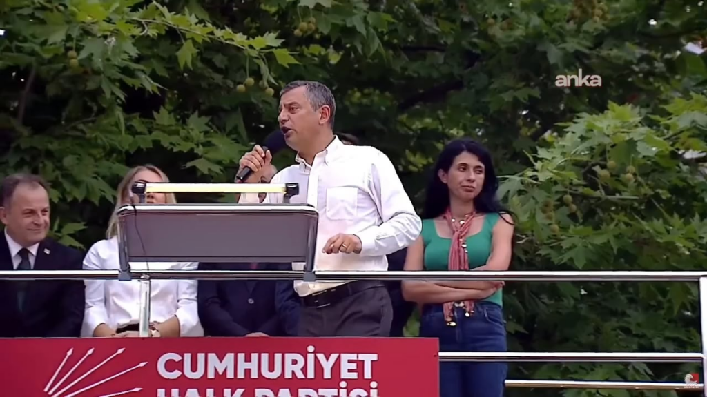 Özgür Özel: Was ist passiert? Der Minister für nationale Bildung fand den Weg, indem er riechte, schlechte Gerüche sagte, auf der Straße riech, der vom Trotter floss vom Trotter!