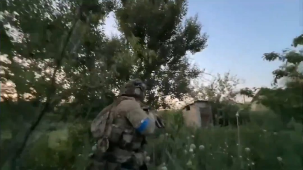 Ukrainische Soldaten, die fast von russischen Artillerie- und Flächenbomben betroffen sind. 4. Betriebsbrigade "Rubizh" (NGU). Pokrovsk-Siversk-Richtung. Juni 2025 [Published 02.07.2025]