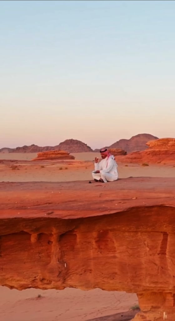 Momente auf Sandsteinplateau, Tabuk, Saudi -Arabien.