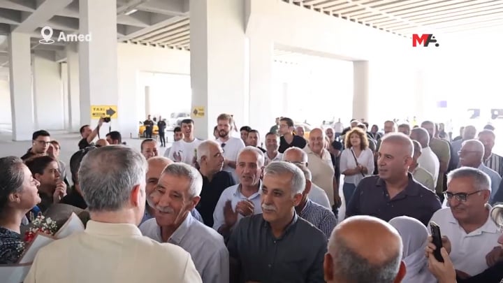 Çetin Arkaş, ein PKK -Terrorist, wurde in Diyarbakır begrüßt, einem der Täter des Massakers in Çetinkaya, wo 12 Menschen verbrannt und starben.