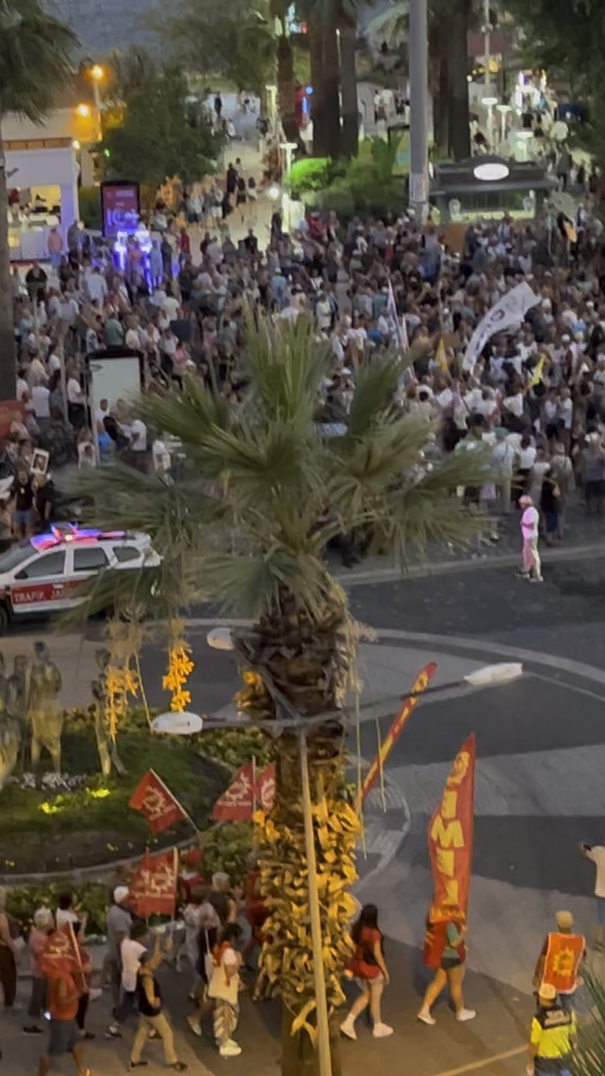 Proteste begannen im Edremit -Distrikt von Balıkesir.