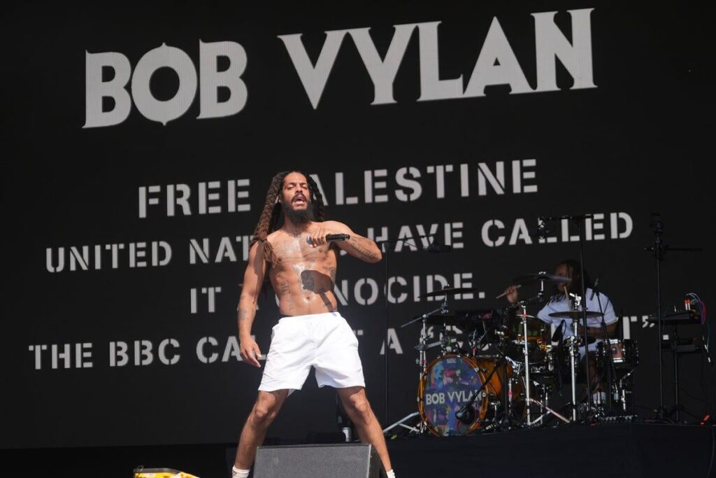 Bob Vylan teilen Erklärung, nachdem Glastonbury Chef auf der Bühne "entsetzlich" auf der Bühne ruft
