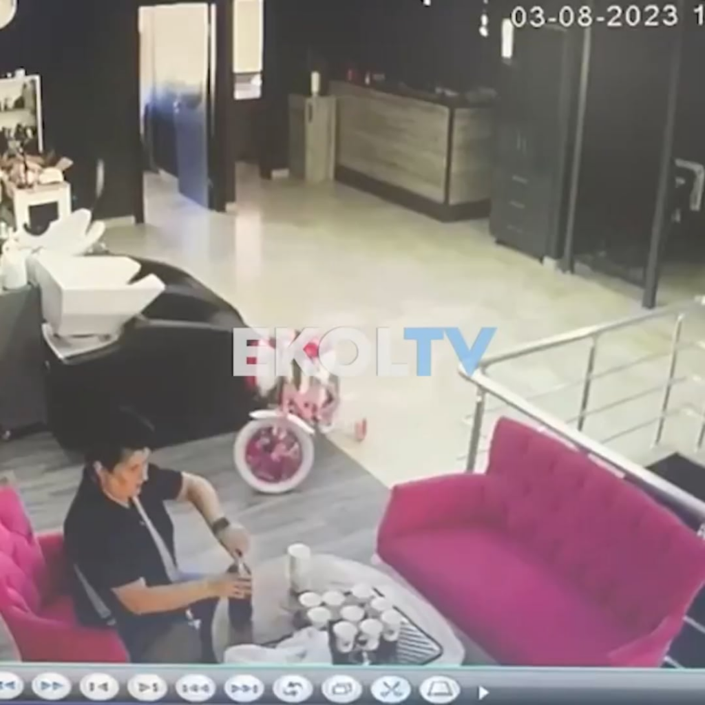 ⚪️ Es stellte sich heraus, dass die Mutter ihres Sohnes in Ankara von einer Flasche Antidepressivum in den Friseur vergiftet wurde.