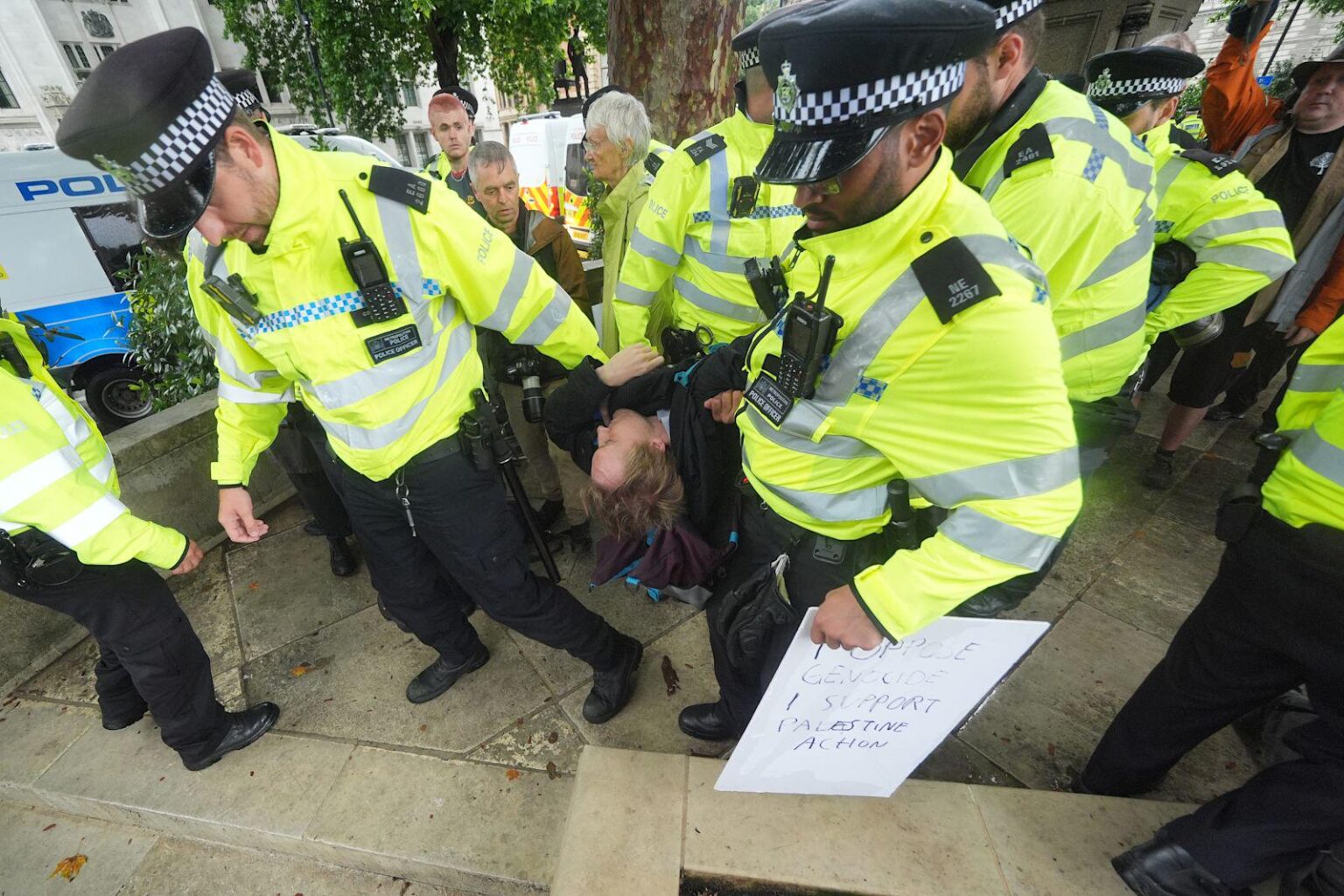 Pro-palestinische Proteste in ganz Großbritannien, als die Polizei vor verbotener Gruppenunterstützung warnen