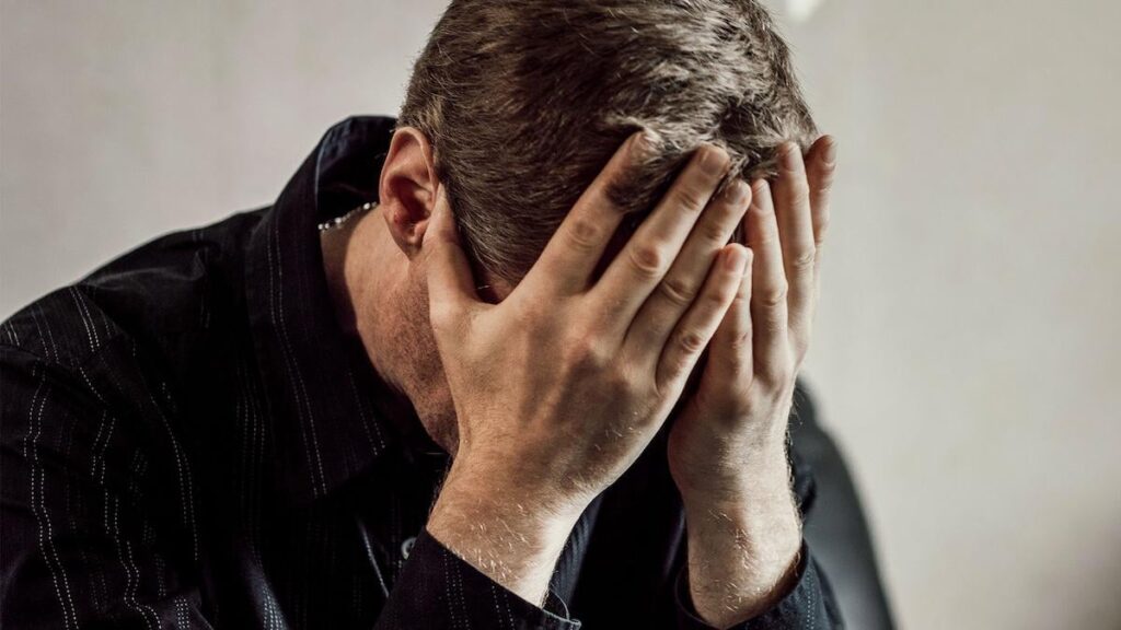 Depressionen und Angstzustände verletzen auch Männer - immer mehr von ihnen bekommen online Hilfe
