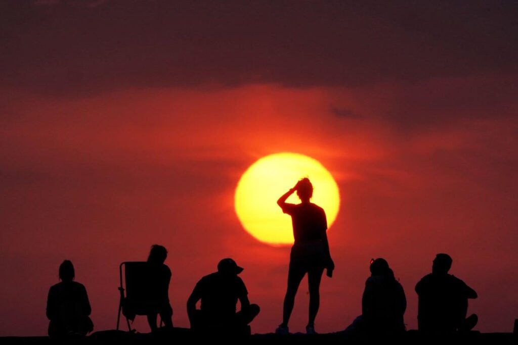 Amber Heat Health Alert für Teile Englands inmitten von Warnungen "Anstieg der Todesfälle wahrscheinlich"