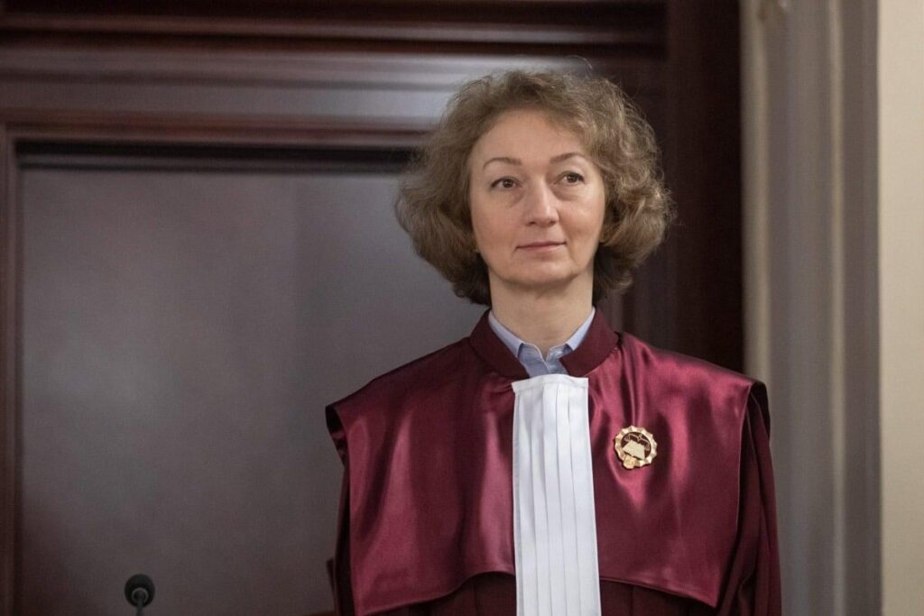 Breaking Simina Tănăsescu ist der neue Präsident der RCC (Quellen) / Richter mit getrennten Meinungen bei kontroversen Entscheidungen Breaking Simina Tănăsescu ist der neue Präsident der RCC (Quellen) / Richter mit getrennten Meinungen bei kontroversen Entscheidungen