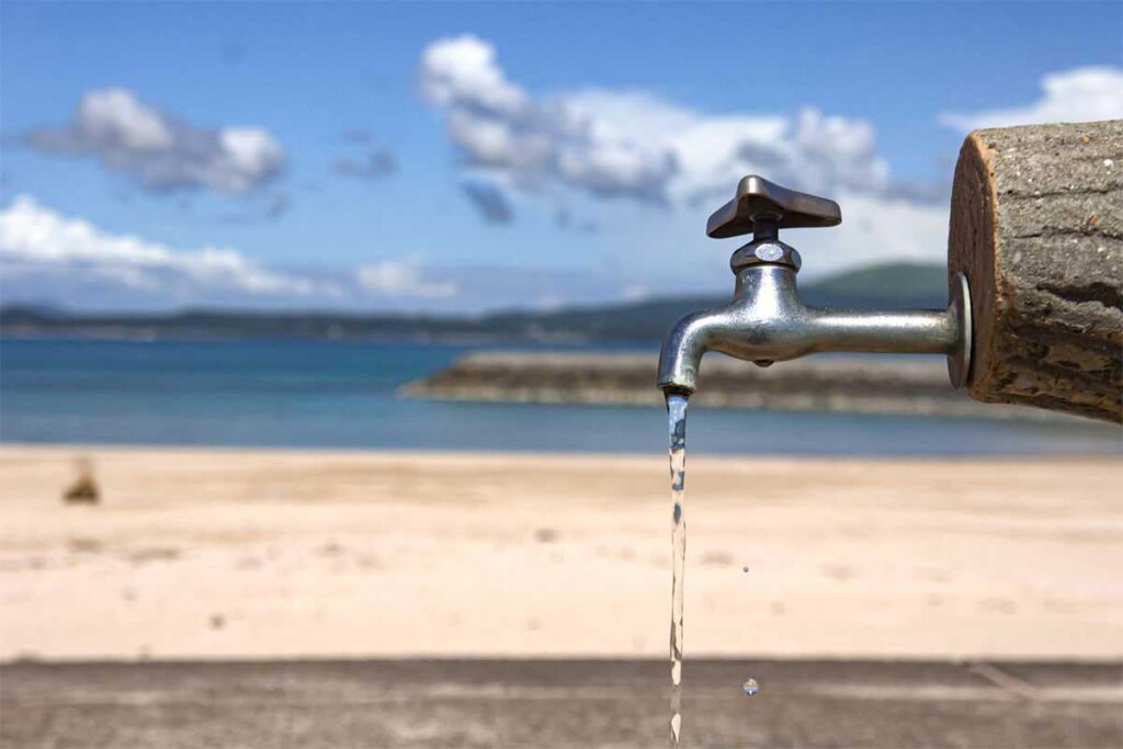 "Ist das nicht in Japan nicht erlaubt?" Mädchen im Junior High School Girl verwirrt an der Strandhändwaschstation ... wie man Probleme aufgrund kultureller Unterschiede verhindern kann