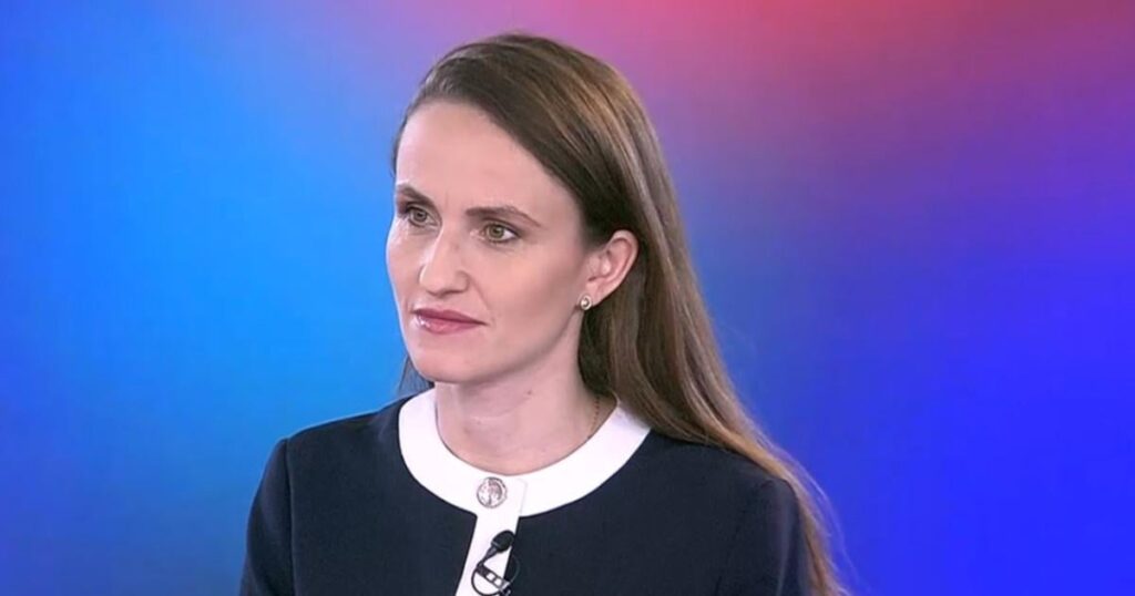 Oana ţoiu: Sie sind Angestellte einer Institution mit einer Rolle der Beförderung im Ausland, die kein Englisch oder die Sprache der Länder kennen, in denen sie arbeiten Oana ţoiu: Sie sind Angestellte einer Institution mit einer Rolle der Beförderung im Ausland, die kein Englisch oder die Sprache der Länder kennen, in denen sie arbeiten