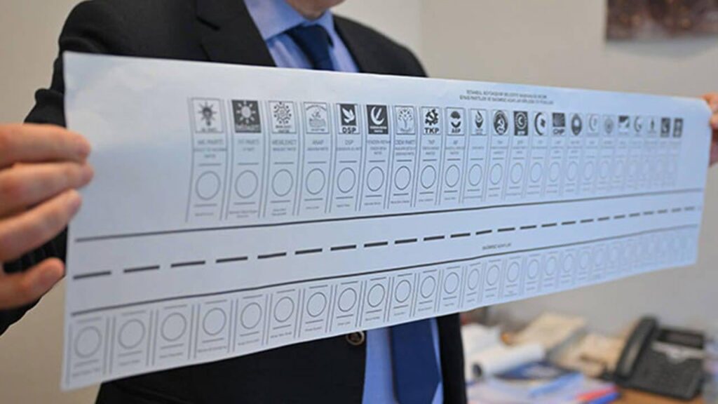In den letzten 6 Monaten verlor der AKP 250.000 Mitglieder, der CHP gewann 370.000 neue Mitglieder.