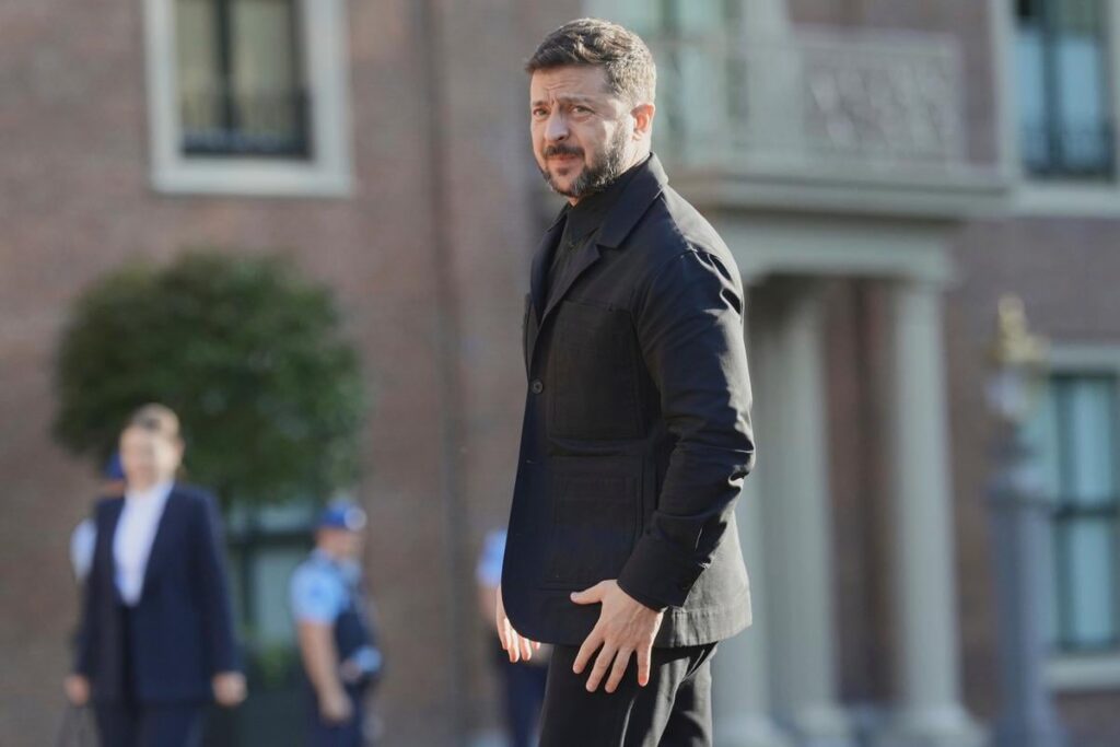 Wettmarkt in Unordnung über Zelensky -Anzug, der auch kein Anzug ist