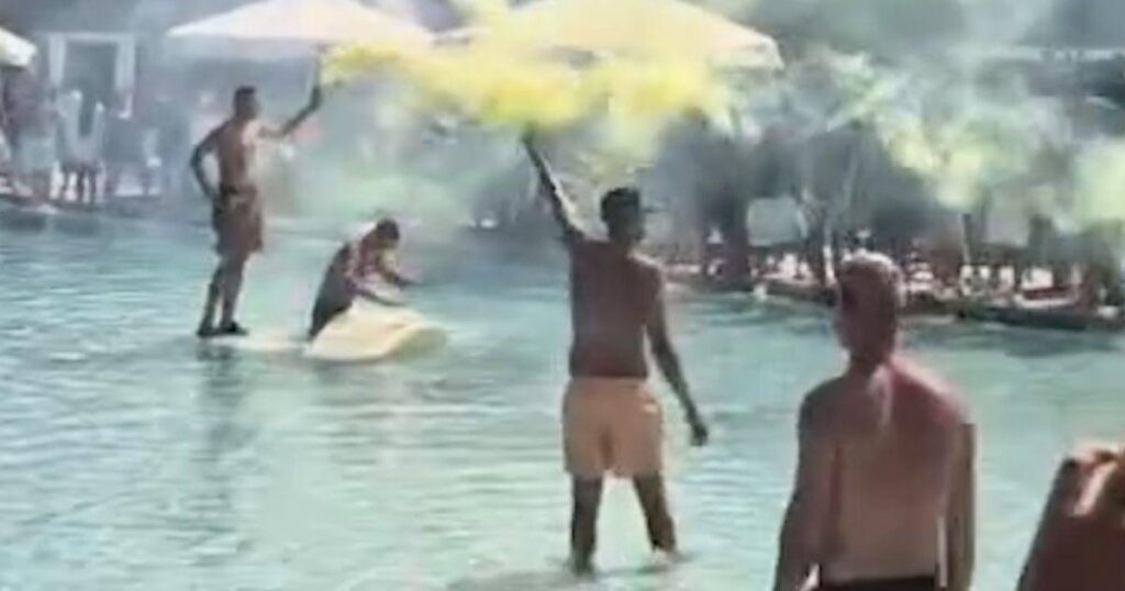 Fremdenfeindliche Fackeln und Skandale. VIDEO. Die Fans von bitar Jerusalem leuchteten Fumigans in einem Pool in Otopeni an und beleidigt Palästina auf den Straßen von Bukarest Fremdenfeindliche Fackeln und Skandale. VIDEO. Die Fans von bitar Jerusalem leuchteten Fumigans in einem Pool in Otopeni an und beleidigt Palästina auf den Straßen von Bukarest