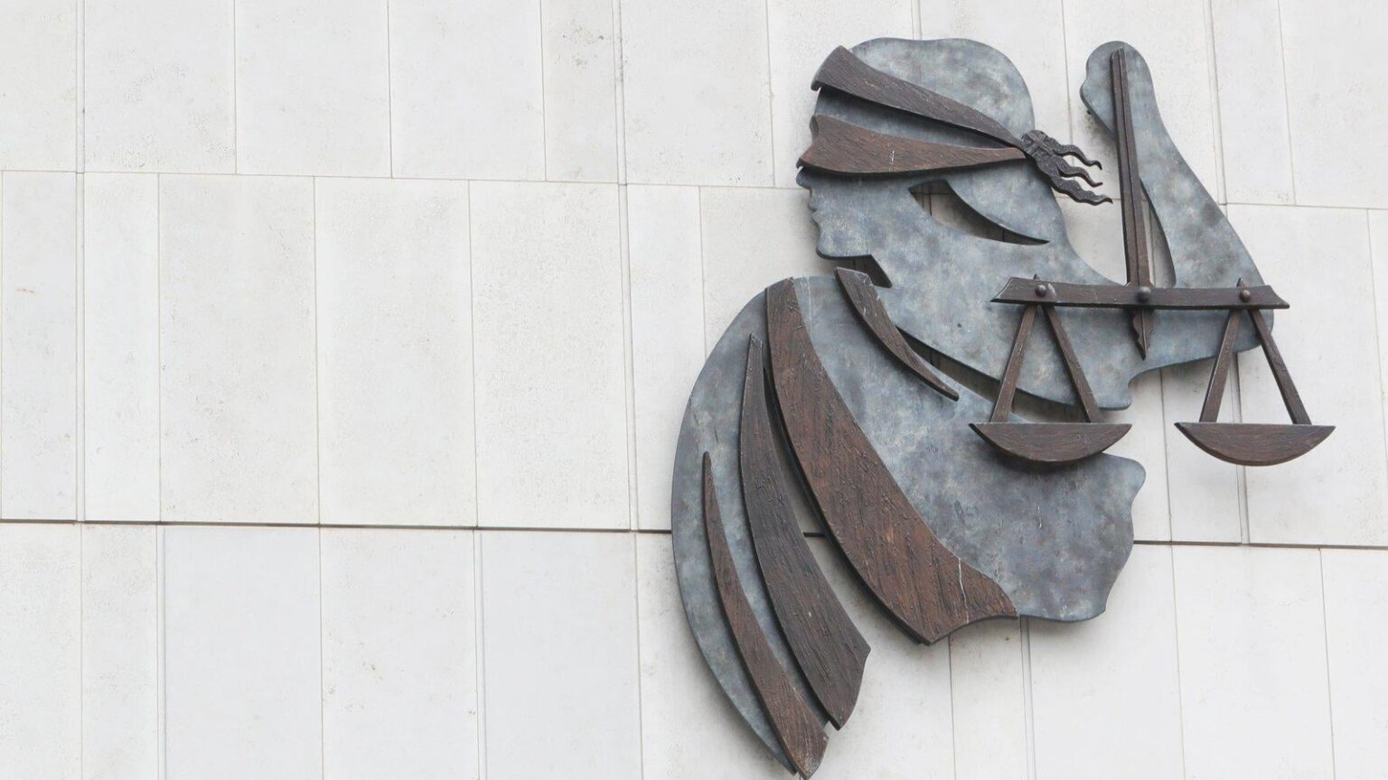 Mann für sieben Jahre inhaftiert, weil er Frau vergewaltigt hatte, die schlief