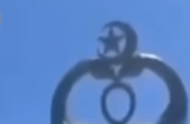 Debunked: Eine neue Skulptur in Drogheda signalisiert keine islamische Übernahme Irlands