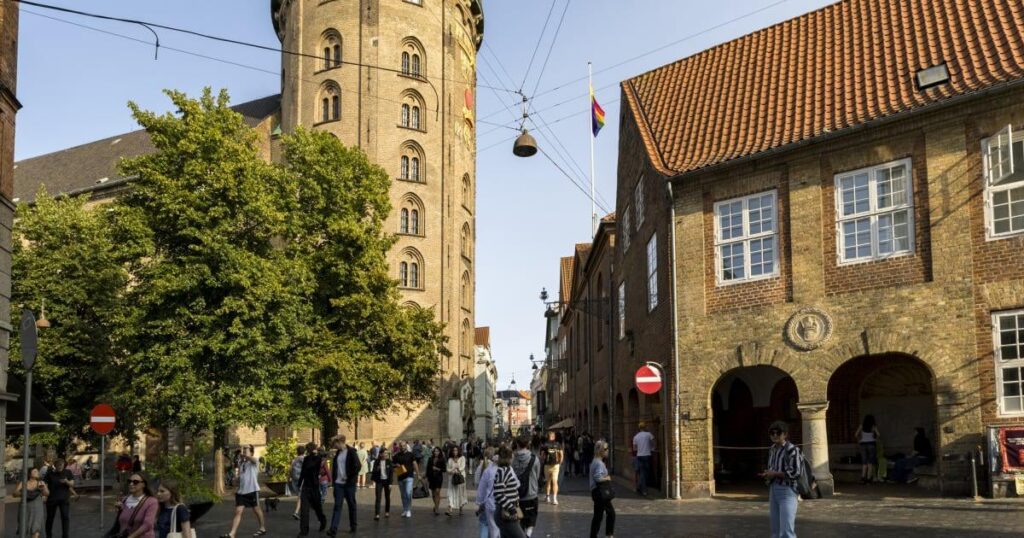 Nein, dank Business -Studenten an den alten traditionellen Hochschulen – die Eröffnung der traditionellen Hochschulen für Wirtschaftsstudenten wird eine gescheiterte Strategie sein. Es fördert nicht die Vielfalt, sondern schafft eine geteilte College -Umgebung, die durch Klickbildung gekennzeichnet ist Nein, dank Business -Studenten an den alten traditionellen Hochschulen - die Eröffnung der traditionellen Hochschulen für Wirtschaftsstudenten wird eine gescheiterte Strategie sein. Es fördert nicht die Vielfalt, sondern schafft eine geteilte College -Umgebung, die durch Klickbildung gekennzeichnet ist