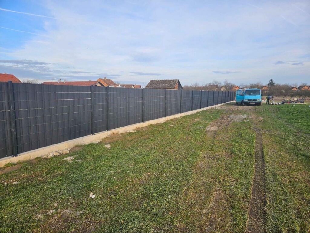 Ist das realistisch? 120 Meter vorgefertigten Zaun 36.000 Euro Ist das realistisch? 120 Meter vorgefertigten Zaun 36.000 Euro