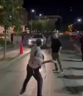Eine Gruppe von Takbirs griff die Kultur der Leman in Bakırköy an, die Polizei eröffnete das Feuer in der Luft
