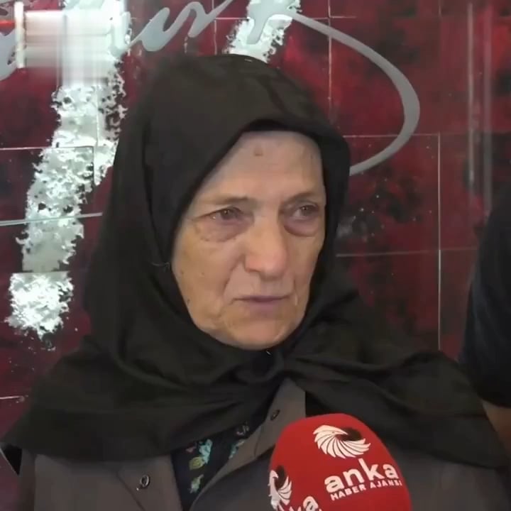Sinan ateşs Mutter: Sie haben meinen Sohn im Wissen über Bahçeli getötet. Möge Allah ihm kein Grab geben. Wenn sie diese Beleidigungen essen, ohne sich zu schämen, ohne sich langweilen zu lassen, möge Allah schlechter sein, lassen Sie ihn sterben, damit er sterben kann.