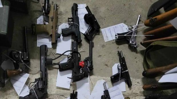 Ein Soldat wegen Terrorismus mag ein erster sein, aber das kanadische Militär hat in seinen Reihen die Geschichte des Extremismus