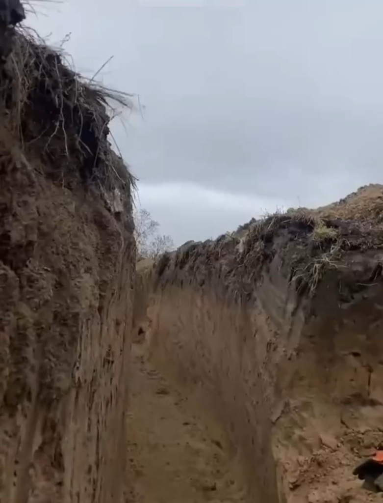 Ukrainische Infanterist-Nahtodeerfahrung mit eingehender Artillerie-Hülle