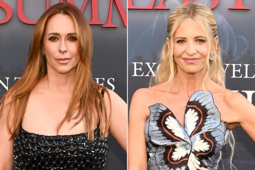 Jennifer Love Hewitt enthüllt, dass sie und Sarah Michelle Gellar seit ihrem 18. Lebensjahr nicht "gesprochen" haben