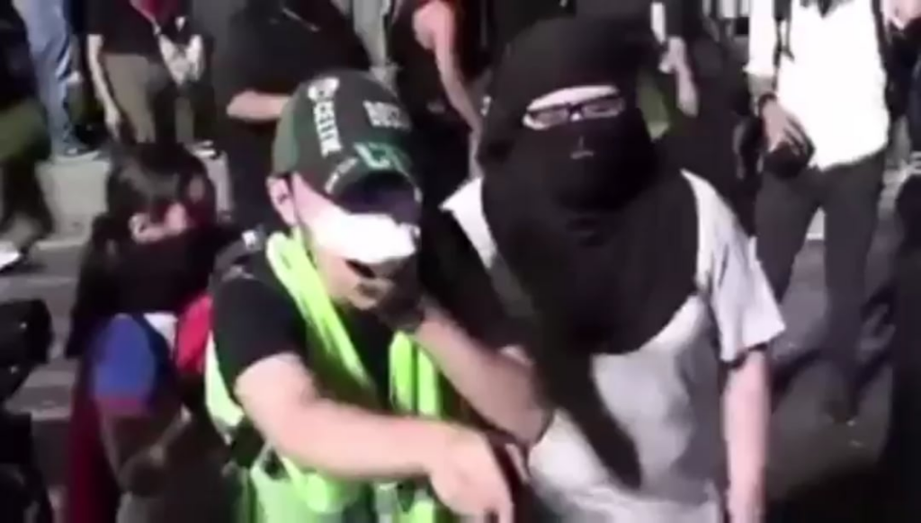 Saraçhane'de "Islam unter dem Namen der Scharia, Sie werden eine aufgehängt", sagte İ.yu, wurde in Gewahrsam genommen.