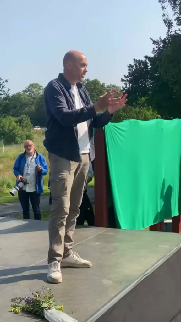 Magnus Heunicke: Es fiel mir schwer, das Ohr hier auf der Bühne auf den Ohr zu bekommen. Es ist ein ziemlich wildes Gefühl, dass eine kleine Gruppe direkt vor der Bühne weiter schreit.