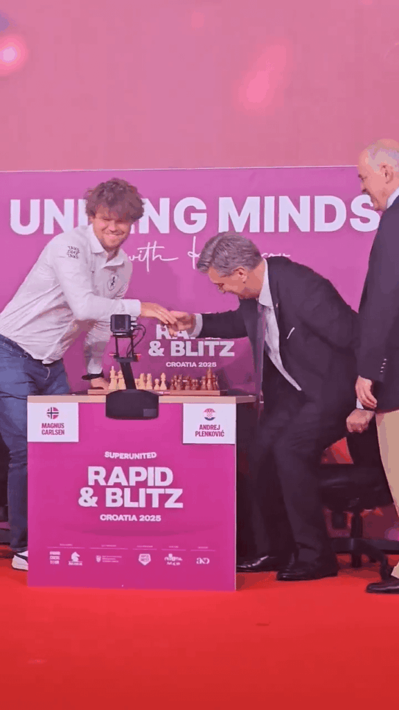 Magnus Carlsen, Garry Kasparov und Andrej Plenković, der Kroatia -Premierminister, treffen sich auf dem Schachbrett