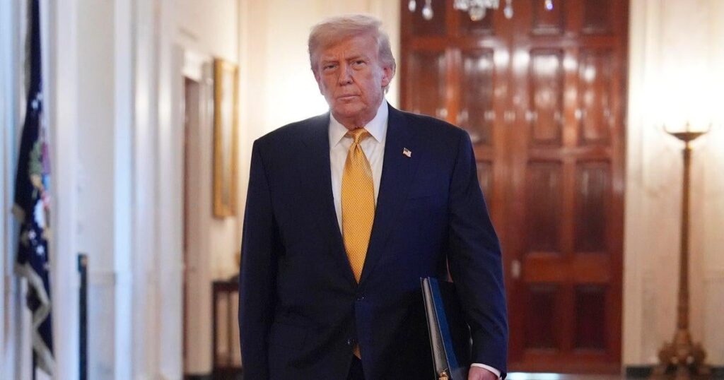 Trump signiert mit dem Genius Act bei der Zeremonie des Weißen Hauses