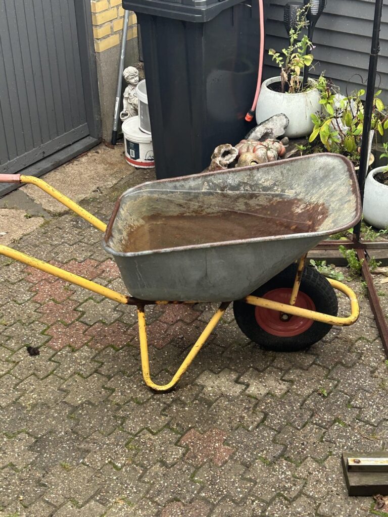 Es war nicht viel Regen, den ich bekam, nur 2 Schubkarrenwasser 😂 😂