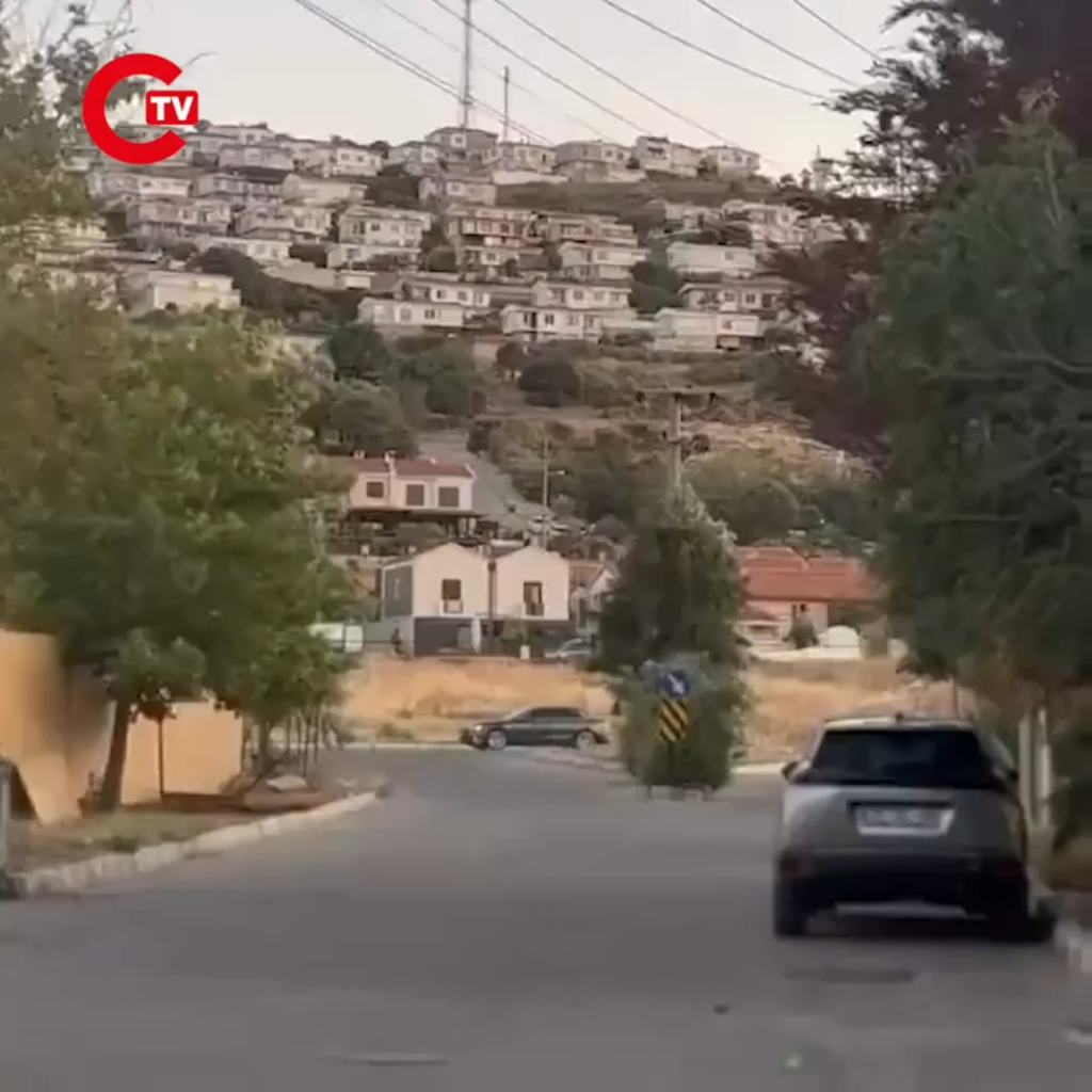 Das Stromverteilungsunternehmen sagt "Keine konkreten Beweise", aber ... die Explosion, die vor einigen Tagen in Izmir Foça in den Elektrokabeln auftrat, spiegelte sich in der Kamera wider.
