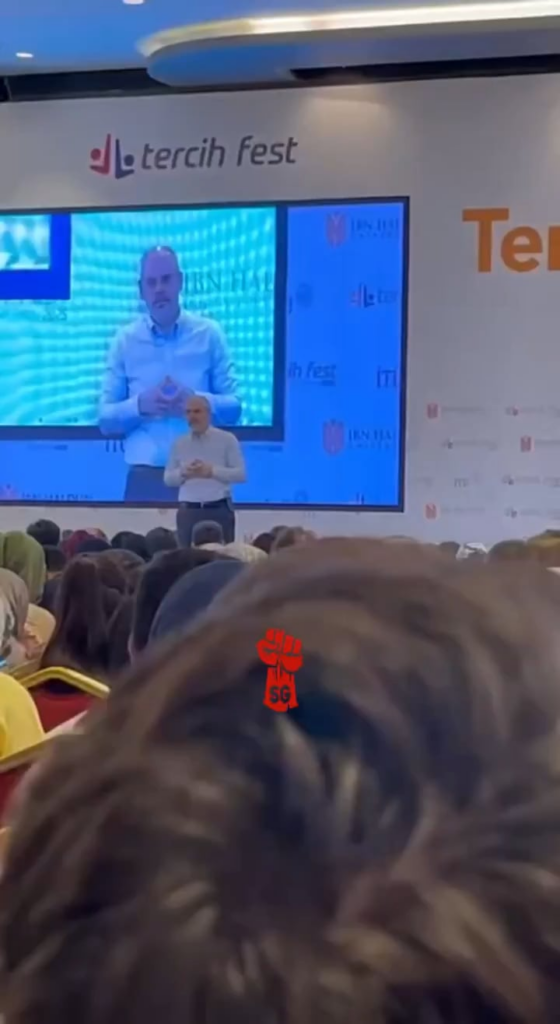 Akif Çağatay Kılıç, der Chefberater des Präsidenten, wurde gebrochen, als er die Antwort auf die Frage erhielt: „Glauben Sie, dass Erdogan Torkiye verraten wird?