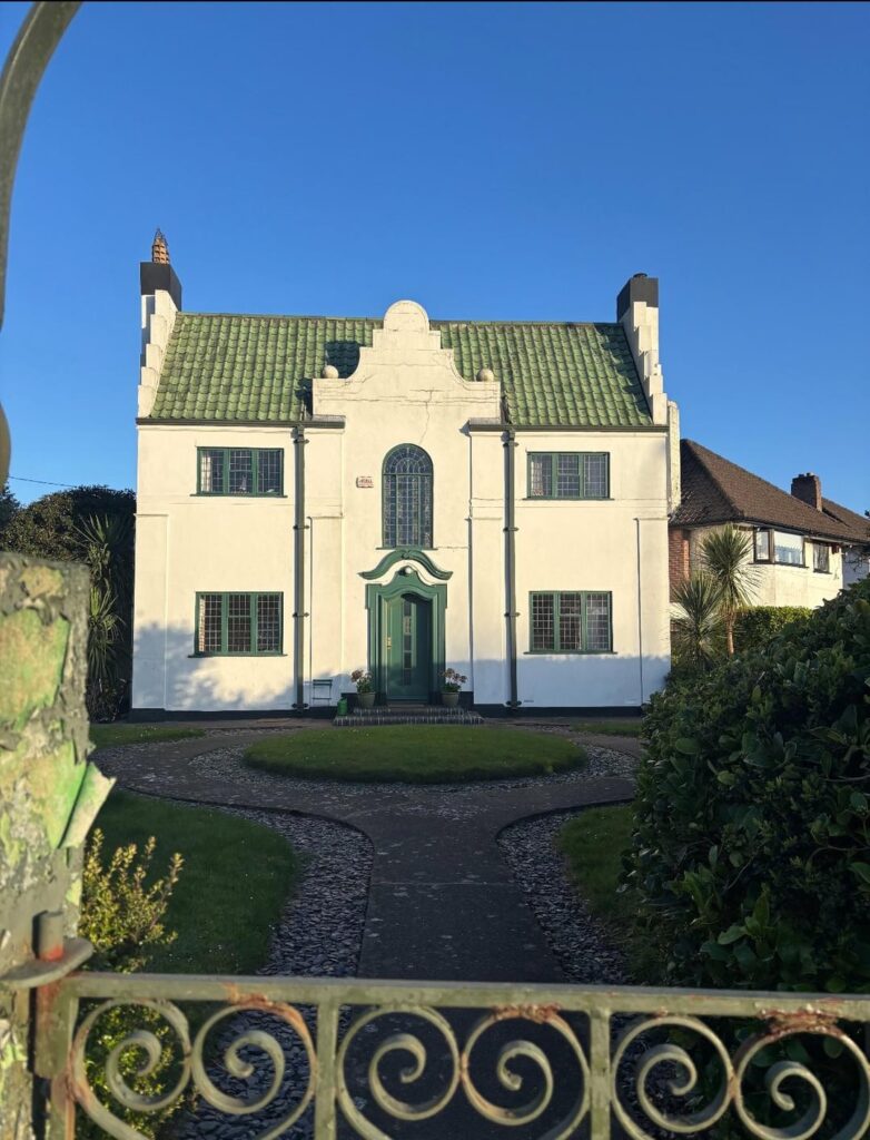 Dies ist eines der schönsten und einzigartigsten Häuser, die ich je in Irland (Glasnevin) gesehen habe, aber niemand spricht darüber.