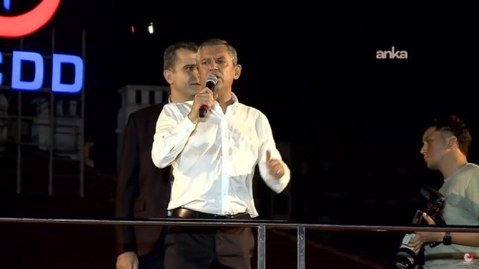 Özgür Özel: Der Sohn von Melih Gökçek, gebrochener Samen! Osman Gökçek spricht schamlos mit der Nation. Gebrochener Samen! Gebrochener Samen! Gebrochener Samen!